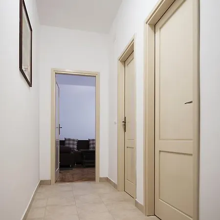 Cozy One-bedroom Apartamento Zadar